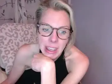 Sex Cam with holly_bourbon - Chaturbate