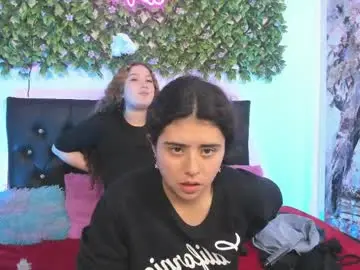 Sex Cam with zoe_and_valeria - Chaturbate