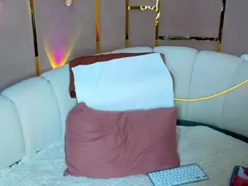 Live Porn with emilytrays - Chaturbate