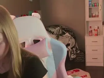 Live Sex Cam with skyiswoke - Chaturbate