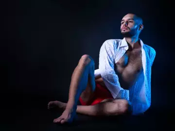 Adult Webcams with GuesssWhoo24 - Imlive