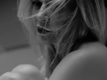 Adult Webcams with Alessandra933 - Imlive