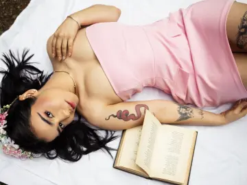 Live Sex Cam with Connie4 - Imlive