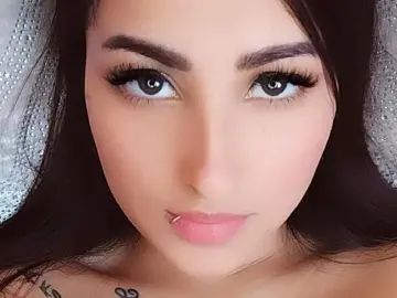 Live Porn with LisaNahyan69 - Imlive