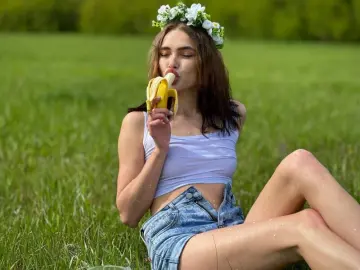 Watch Live Sex Cams with AnnaWell - Livejasmin