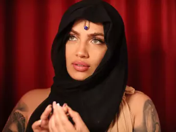 Best live sex cam show with LuciaLyone - Livejasmin