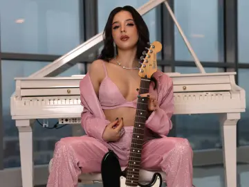 Live Sex Cam with LanaPiercey - Livejasmin