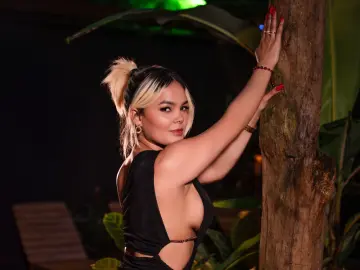 Live Porn with SaryDiamond - Livejasmin