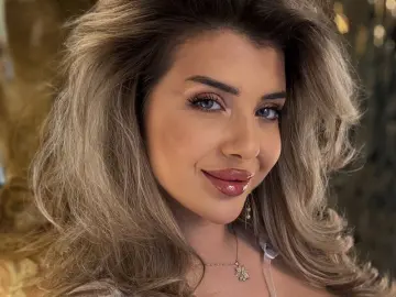 Live Porn with EmaGracie - Livejasmin
