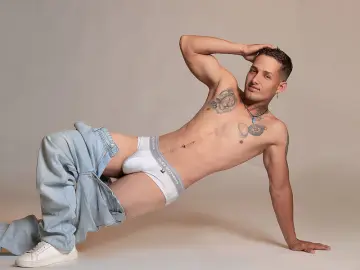 Sex Chat with AngelRiveras - Livejasmin