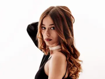 Free Live Porn with EmilliaFox - Livejasmin