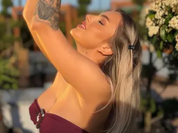 Watch Live Sex Cams with Nicole - Livejasmin