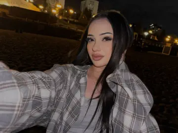 Live Porn with KamilaBomfrord - Livejasmin