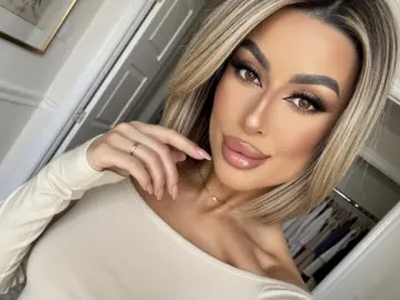 Watch Live Sex Cams with SophieChase - Livejasmin
