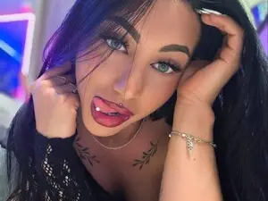 Free Live Porn with HAZZELL - Myfreecams