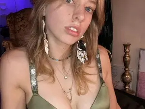 Live Porn with ellispierce - Myfreecams