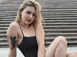 Adult Webcams with IlusionCat - Myfreecams