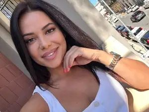 Live Sex Cam with AllY1990 - Myfreecams