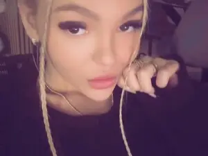 Sex Cam with Daisy_abby03 - Myfreecams