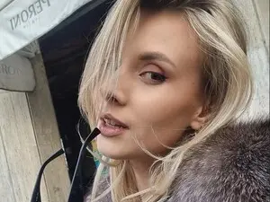 Live Sex Cam with MishelleBrizo - Myfreecams