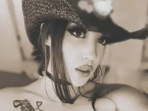 Free Porn Cam with EMMEL1NE - Myfreecams