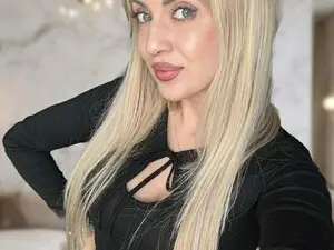 Nude Webcam with PyaMya - Myfreecams