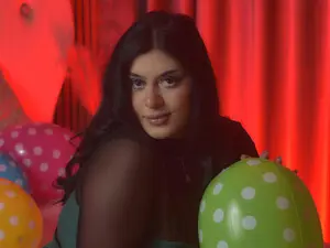 Live Porn with NayaNoir - Myfreecams