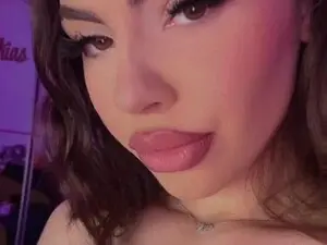 Sex Chat with YssaDiamonnd - Myfreecams