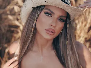 Live Porn with AnyaLovX - Myfreecams