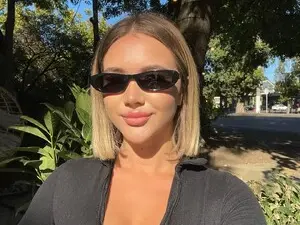 Adult Webcam with HolyMeow - Myfreecams