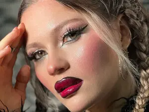 Free Live Porn with Avelinehowo - Myfreecams