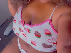 Watch Live Sex Cams with Missmaybach - Myfreecams