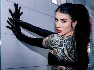 Live Sex Cam with KasaraWood - Myfreecams