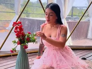 Live Sex Cam with yesicat - Myfreecams