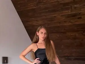 Live Sex Cam with AliceWonderr - Myfreecams