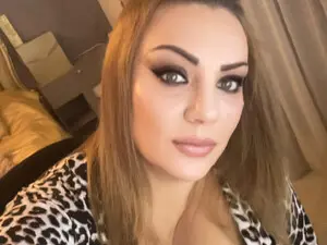 Nude Webcam with Roberta11122 - Myfreecams