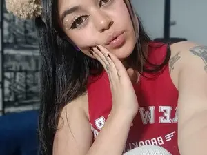 Live Sex Cam with MiaMorelli - Myfreecams