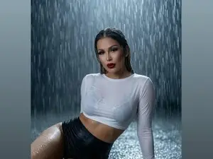 Sex Cam with Roshen_Amira - Myfreecams