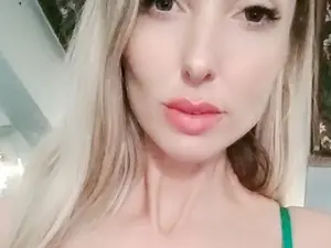Porn chat with SexyEmila from myfreecams on pornchatting.com