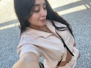 Live Sex Cam with Carolina_219 - Myfreecams