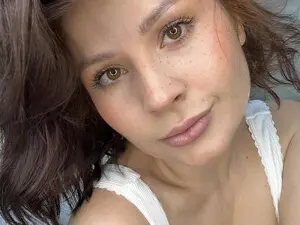 Adult Webcams with MedeaAllure - Myfreecams