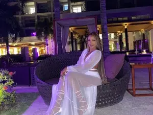 Nude Webcam with GiuliaCash - Myfreecams