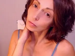 Nude Webcam with CaringSophie - Myfreecams