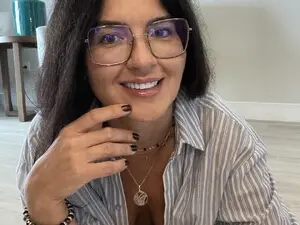 Adult Webcam with Juicyplummm - Myfreecams