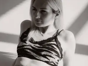 Adult Video Chat with Marta_Haze - Myfreecams