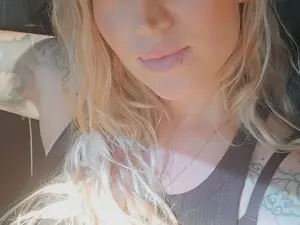 Porn chat with EmilyEmbers from myfreecams on pornchatting.com