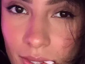 Sex Chat with Moodybaby - Myfreecams