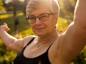 Live Sex Cam with Mature_Iris - Myfreecams