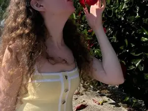 Live Porn with BlueFlowerr - Myfreecams