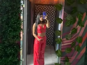 Watch Live Sex Cams with Makladzahra - Myfreecams